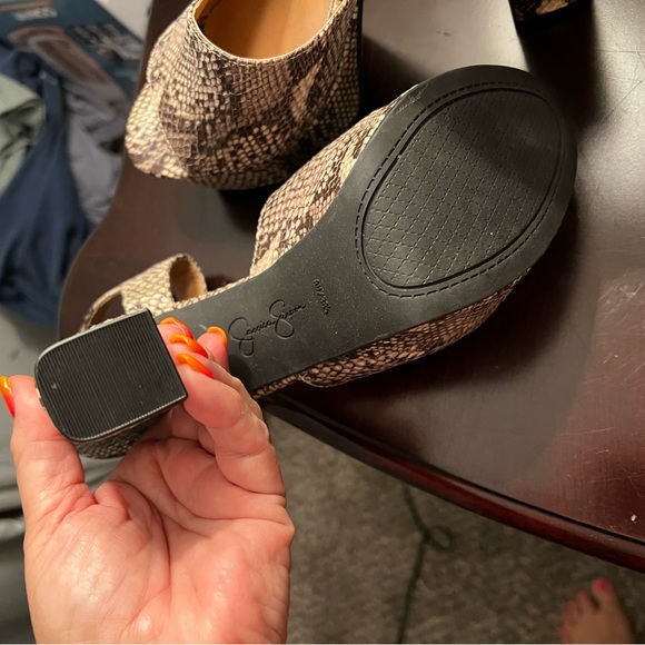 Jessica Simpson snake skin platform heels size 8 never worn - Picture 5 of 5